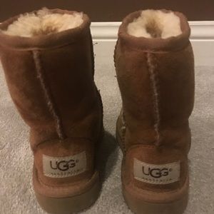 Classic Chestnut Toddler UGGs!